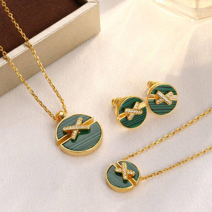 Choumet SET 
NECKLACE 
BRACELET 
EARRINGS 
130 DHS🪙🌨️

With BOX And Paper Bag
🎁🎁🎁

Zain89
♥️♥️♥️