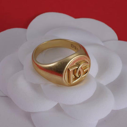 *DOLCE & GABBANA❤️‍🔥*
Ring 💍 size available 👇
6,7,8,9
Master quality 💯
With normal boxes 🗃️ 
45 dhs✅

Zain216
♥️♥️♥️