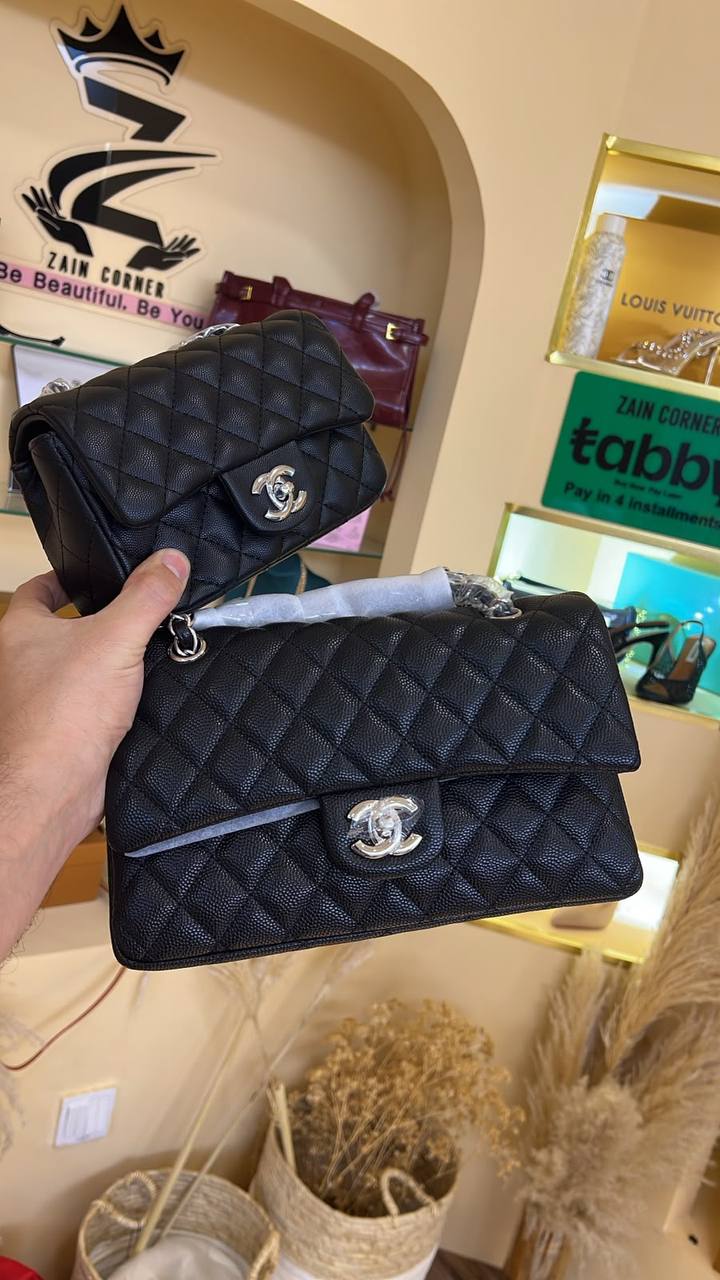 Chanel
very good quality
Size 25 cm  120 dhs💛
Size 20 cm  110 dhs💛

Zainstore
♥️♥️♥️
Zc