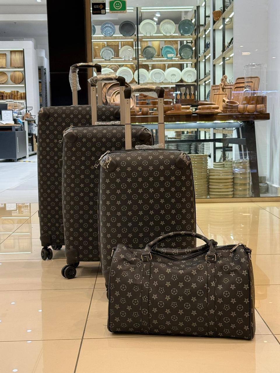 Luggage 

4 pc set 

430 dhs 

Zain117
♥️♥️♥️