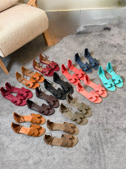 Hermes 🖤
✨ 𝐀𝐯𝐚𝐢𝐥𝐚𝐛𝐥𝐞 𝐍𝐨𝐰
✨ 𝐒𝐢𝐳𝐞𝐬: 𝟑𝟔 — 𝟒𝟏
450 dhs💓

Zain298
♥️♥️♥️