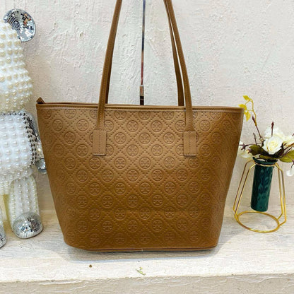 Tory Burch
34*30*17.5cm
With pouch
75 dhs🪙🌨️

Zain17
♥️♥️♥️