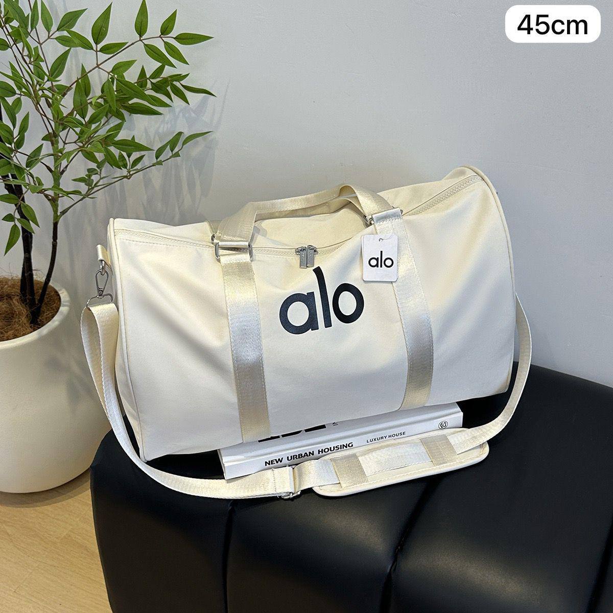 🪂 ALO  Fitness bag with zipper 
Good quality 
Size : 50 ~ 45 * 25 cm
70 dhs🌺

Zain115
♥️♥️♥️