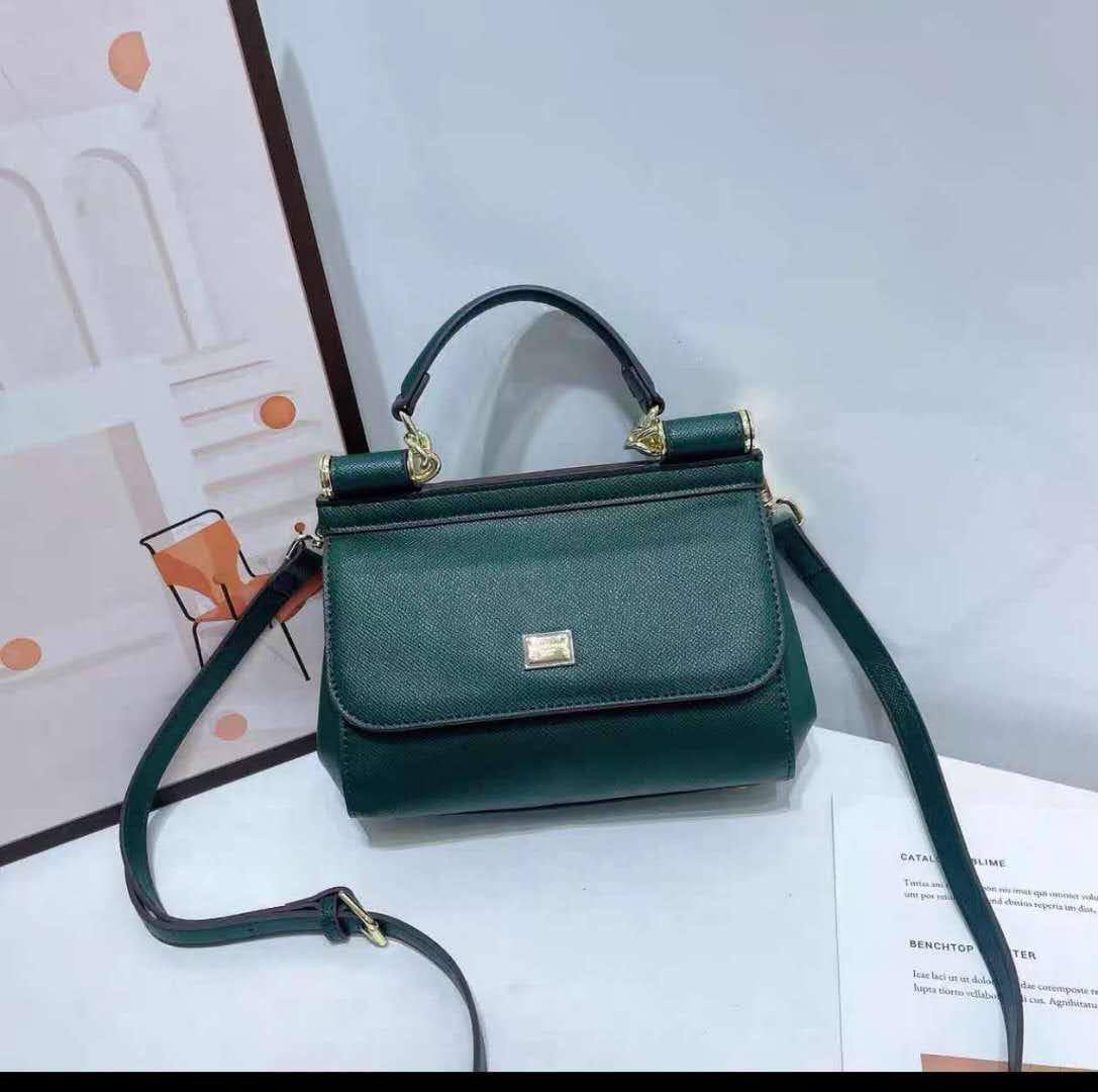 D&G
with box
110 dhs🇦🇪🇦🇪

Zain306
♥️♥️♥️