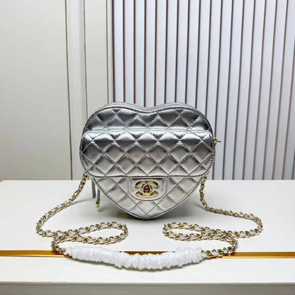 Chanel 
Master
With. Box
🎁🎁🎁
320 dhs🪙🌨️

Zain131
♥️♥️♥️
