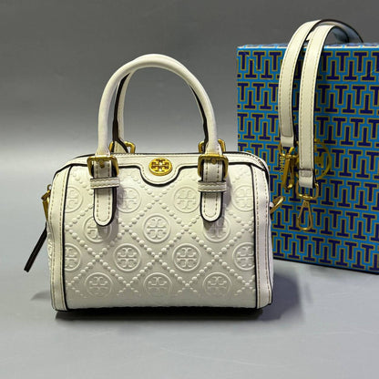 TORY BURCH 

NEW CAME 

WITH BOX  
🎁🎁🎁

90 dhs🪙💕
SIZE: 18cm

Zain39
♥️♥️♥️