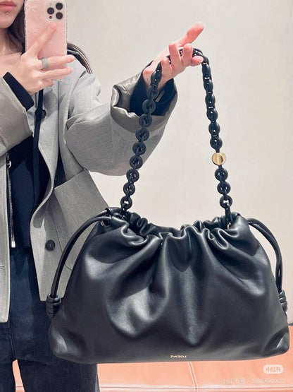 Loewe 
Master
big size 
360 dhs🪙🌨️

Zain228
♥️♥️♥️