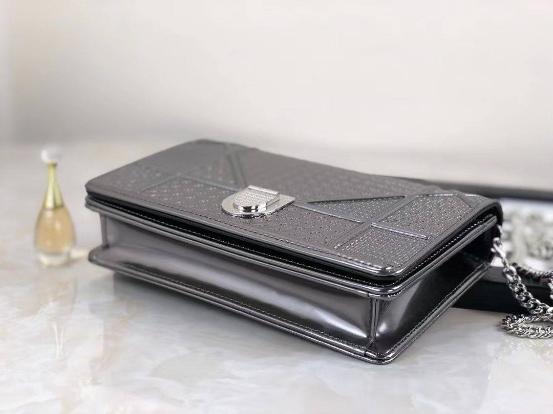Dior Diorama Flap Bag Cannage Embossed✅*
*Size 20 cm*
For Price 👇 WTSP Text Zain 0568585901

Zain274
♥️♥️♥️