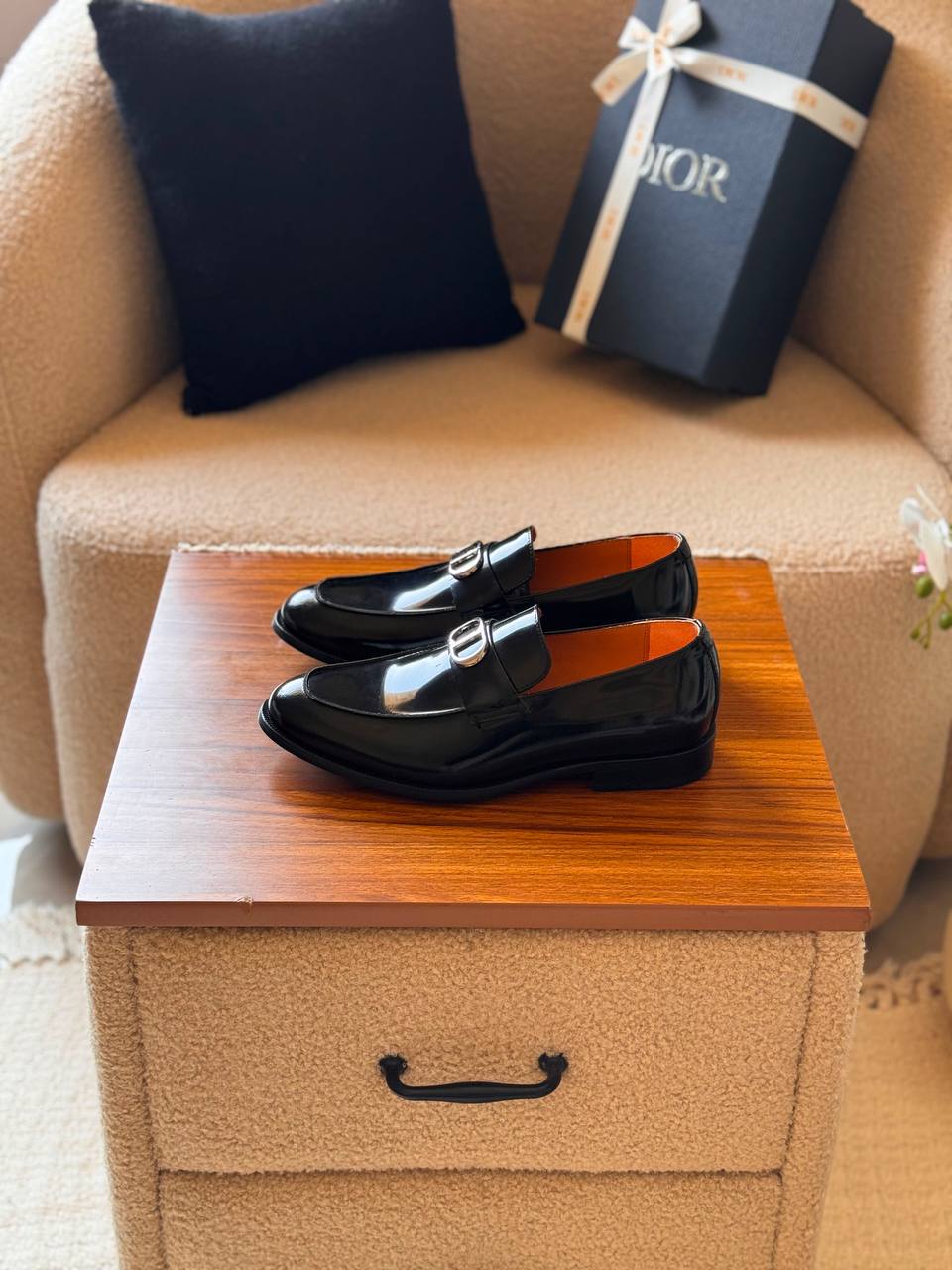 Christian Dior
*AAA QUALITY*
*size: 40 to 46*
490 dhs💓

Zain185
♥️♥️♥️