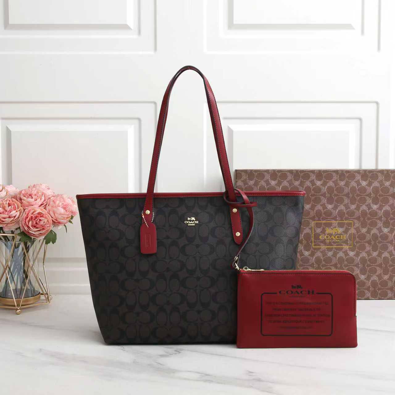 Coach 

With Box
🎁🎁🎁

95 dhs❣️

Zain250
♥️♥️♥️