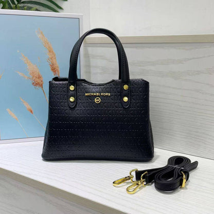 Celine - MK
90 dhs🪙🌨️

With box
🎁🎁🎁

Zain35
♥️♥️♥️