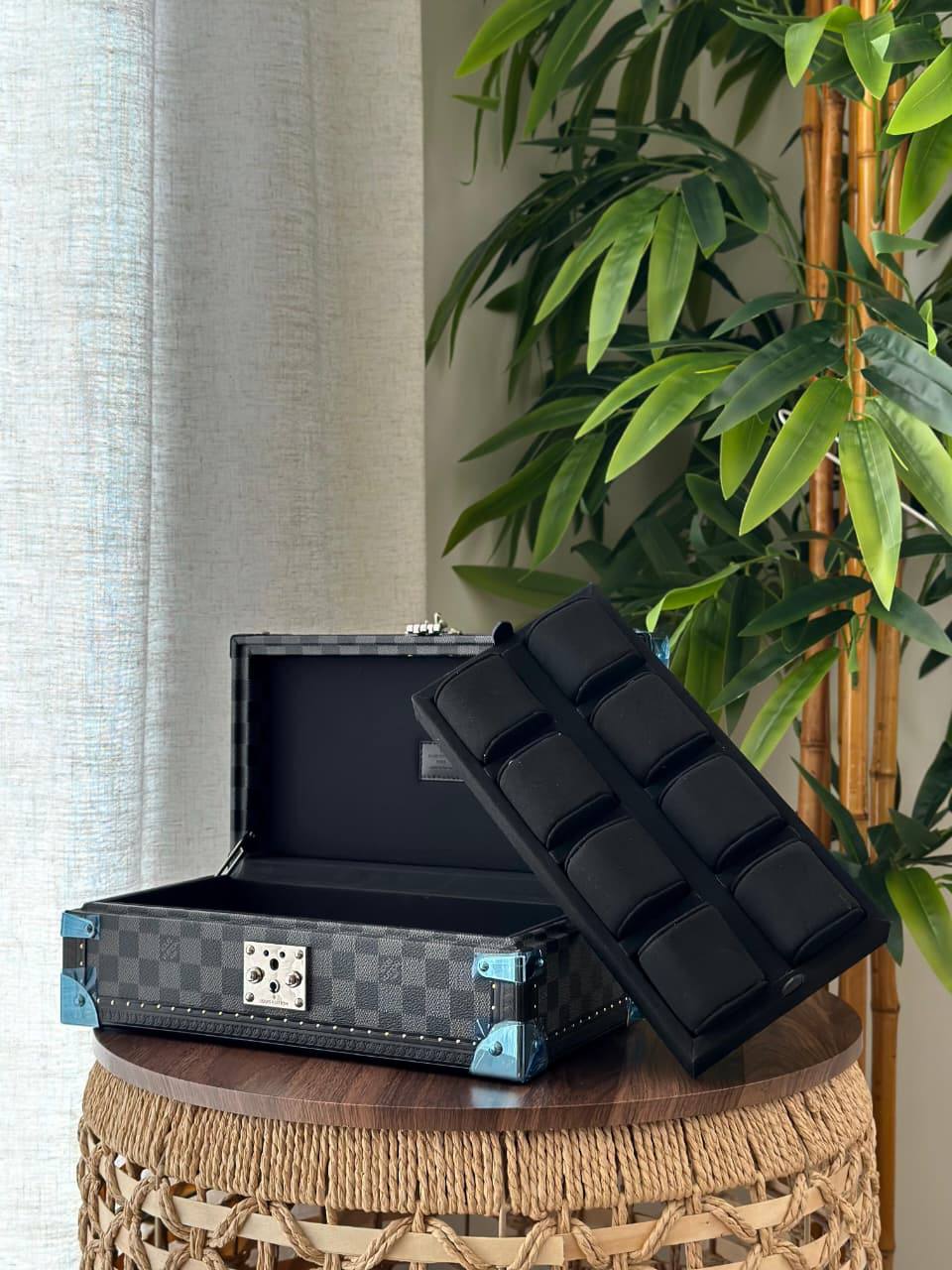 LOUIS VUITTON 
*❗️WATCH BOX❗*
*SUPER MASTER QUALITY ❗*
950 dhs✅
*WITH  PAPERBAG❗*

Zain267
♥️♥️♥️