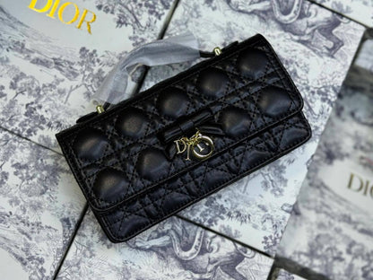 Dior
120 dhs💓
with box

Zain175
♥️♥️♥️