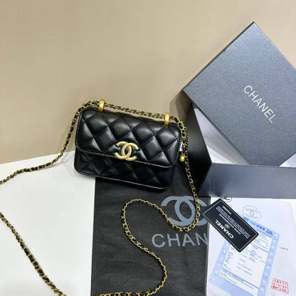 Chanel

withbox 
🎁🎁🎁

100 dhs🪙💕
good quality

Zain143
♥️♥️♥️