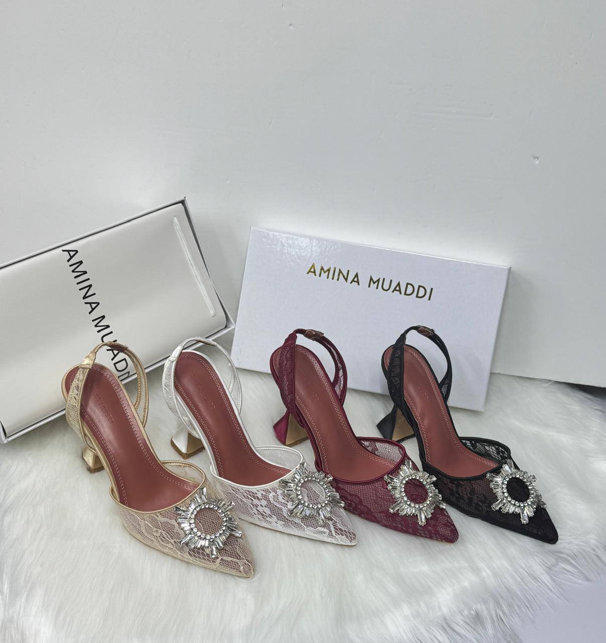 Amina Muaddi
Size 36 to 41
110 dhs🪙💚

Zain21
♥️♥️♥️