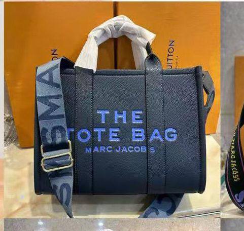 Marc Jacobs
110 dhs🌺

Zain143
♥️♥️♥️