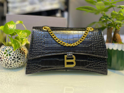 BALENCIAGA 

90 dhs🗽

with box
🎁🎁🎁

Zain90
♥️♥️♥️