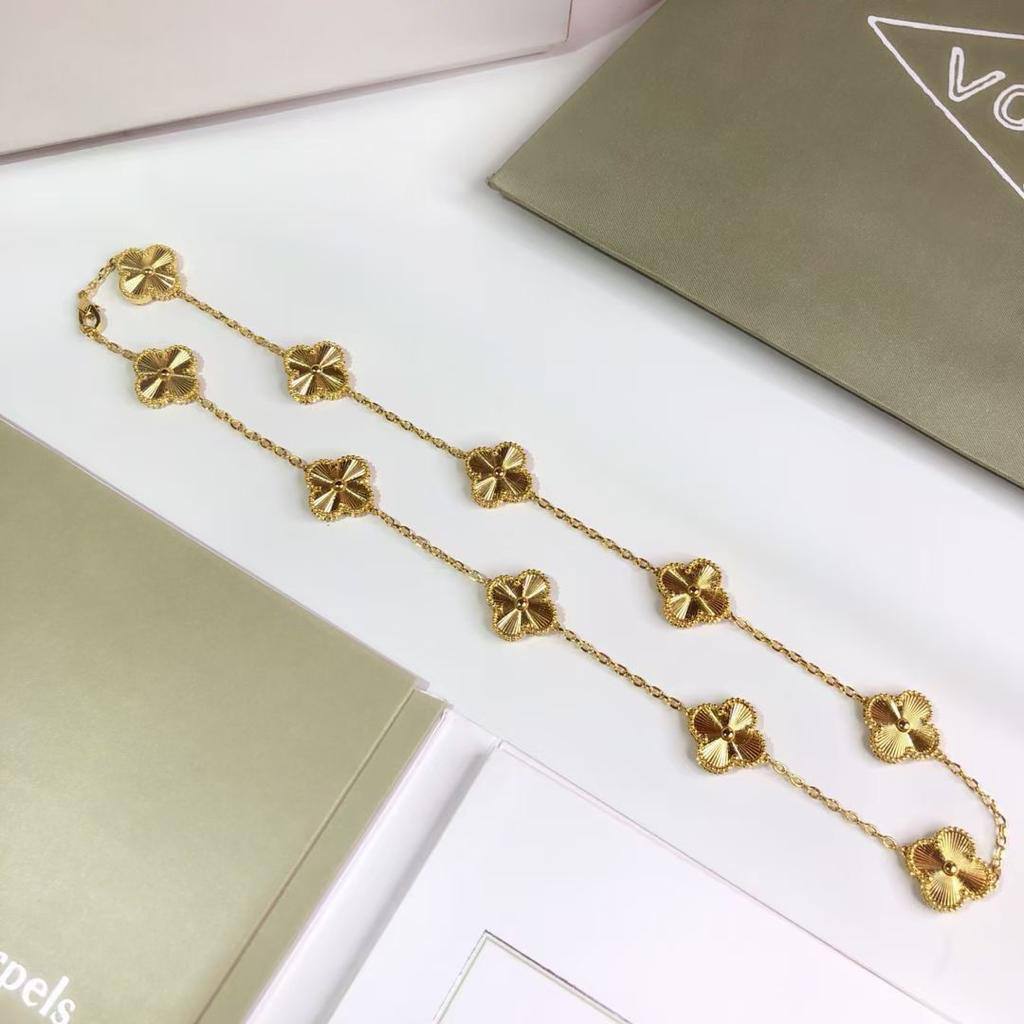 NECKLACE 
VCA MASTER✨💫
115 DHS✅
 WITH BOX AND PAPER BAG🛍️🎁

Zain89
♥️♥️♥️