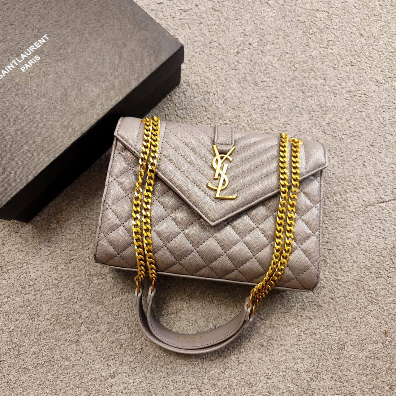 YSL
90 dhs✅
high quality 
with box24cm

Zain26
♥️♥️♥️