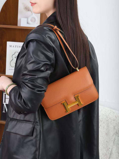Hermes
Good quality 
Size 24*cm
95 dhs🇦🇪🇦🇪
With box 📦🔥🔥

Zain70
♥️♥️♥️