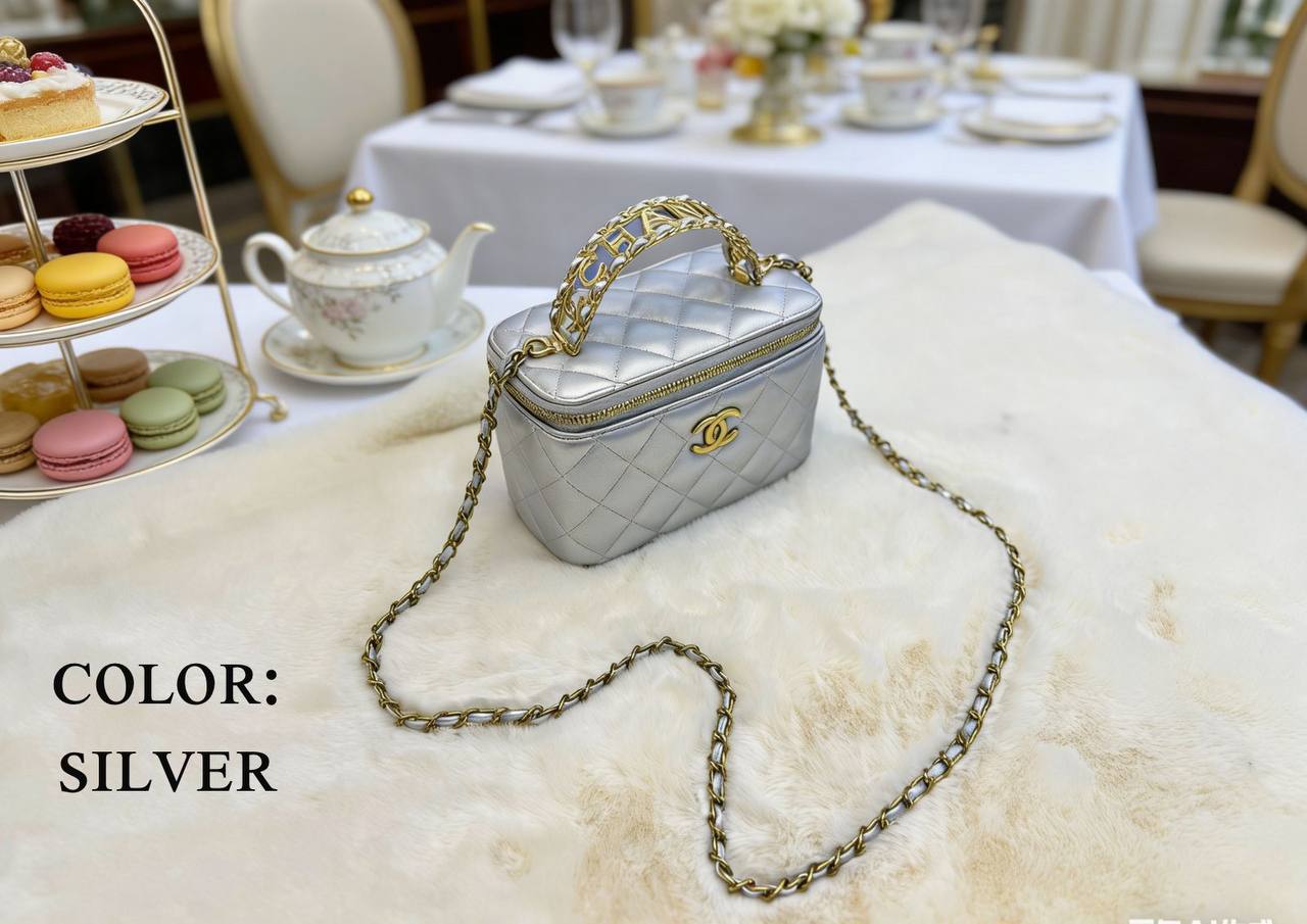 Chanel ᴠᴀɴɪᴛʏ ᴛᴏᴘ ʜᴀɴᴅʟᴇ
ᴍɪʀʀᴏʀ ɪɴsɪᴅᴇ
ᴡɪᴛʜʙᴏx🎁
Caviar ᴍᴀᴛᴇʀɪᴀʟ 
sɪᴢᴇ:18ᴄᴍ
100 dhs✅

Zain56
♥️♥️♥️