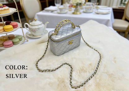 Chanel ᴠᴀɴɪᴛʏ ᴛᴏᴘ ʜᴀɴᴅʟᴇ
ᴍɪʀʀᴏʀ ɪɴsɪᴅᴇ
ᴡɪᴛʜʙᴏx🎁
Caviar ᴍᴀᴛᴇʀɪᴀʟ 
sɪᴢᴇ:18ᴄᴍ
100 dhs✅

Zain56
♥️♥️♥️