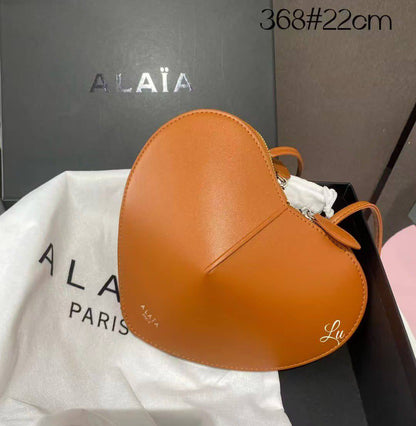 Alaia
Best quality
Whith box’s
🎁🎁🎁

110 dhs✅
size 22cm

Zain158
♥️♥️♥️