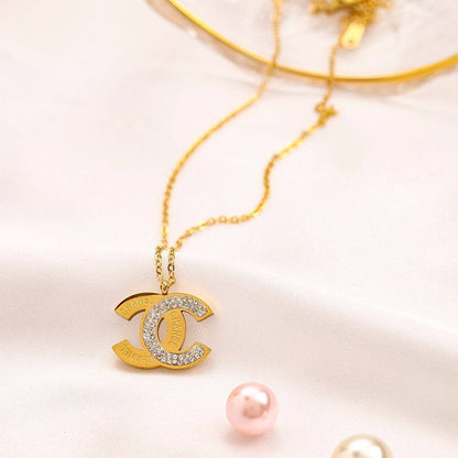 New branded necklace Stainless steel 18k gold plated 
Non tarnish 
30 dhs💓

Zain243
♥️♥️♥️