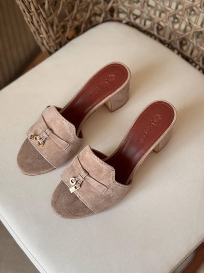 LORO PIANA 🩵
Size: 36 to 41
Super master quality
450 dhs✅

Zain198
♥️♥️♥️