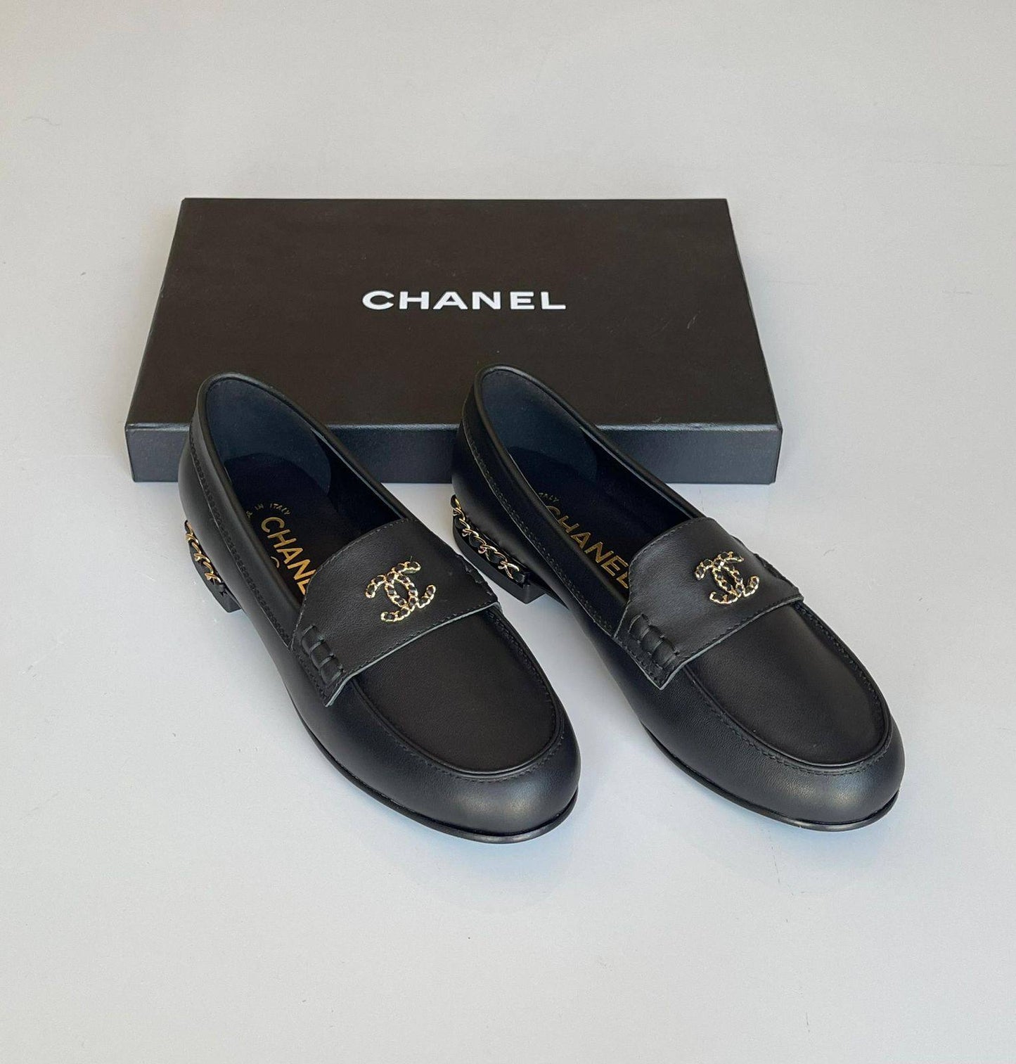 CHANEL 
SuperMaster Quality 💯
450 dhs🗽
Size: 36-41💥

Zain171