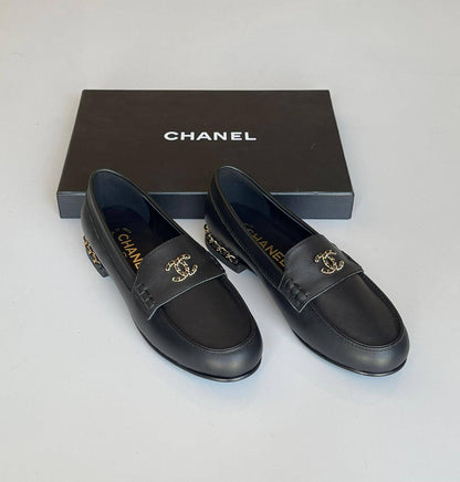 CHANEL 
SuperMaster Quality 💯
450 dhs🗽
Size: 36-41💥

Zain171