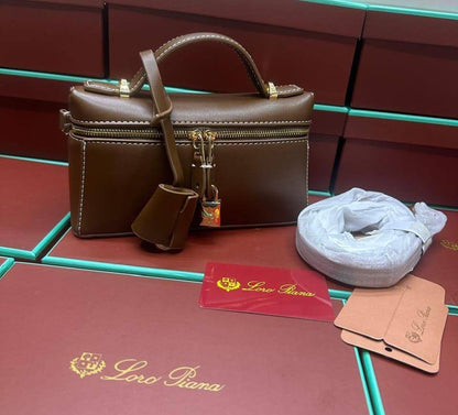 Loro Piana
110 dhs🇦🇪🇦🇪

Zain143
♥️♥️♥️