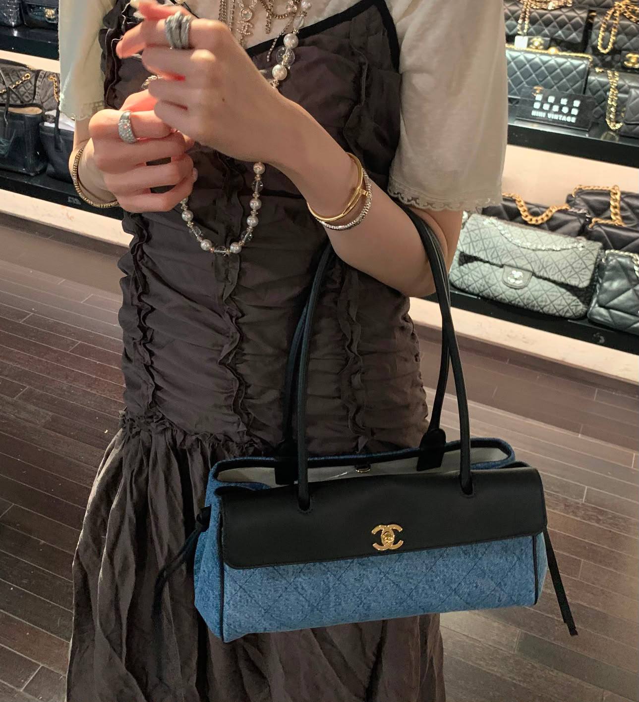 CHANEL 
MASTER QUALITY
325 dhs🇦🇪🇦🇪

Zain39
♥️♥️♥️