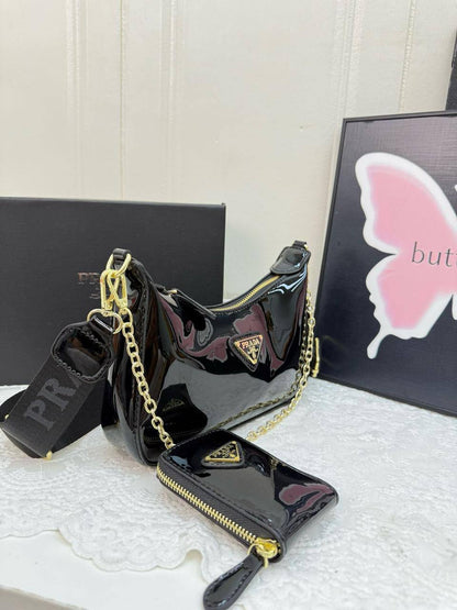 Prada
24 cm 
with box 
🎁🎁🎁

85 dhs💓

Zain17
♥️♥️♥️