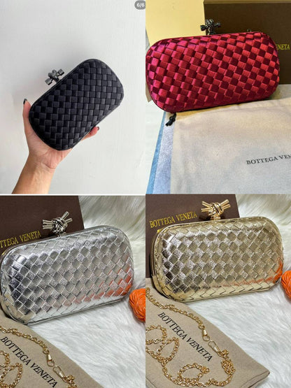 Bottega 
, good quality, 
with box, 
🎁🎁🎁

size... 21*11 cm 
110 dhs✅

Zain12
♥️♥️♥️
