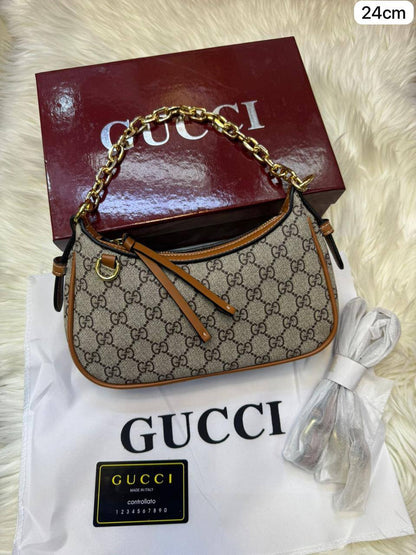 ❤️ Gucci Emblem
1⃣️ First quality +🎁
Size : 24 * 16  cm
85 dhs✅
with box🎁

Zain115
♥️♥️♥️