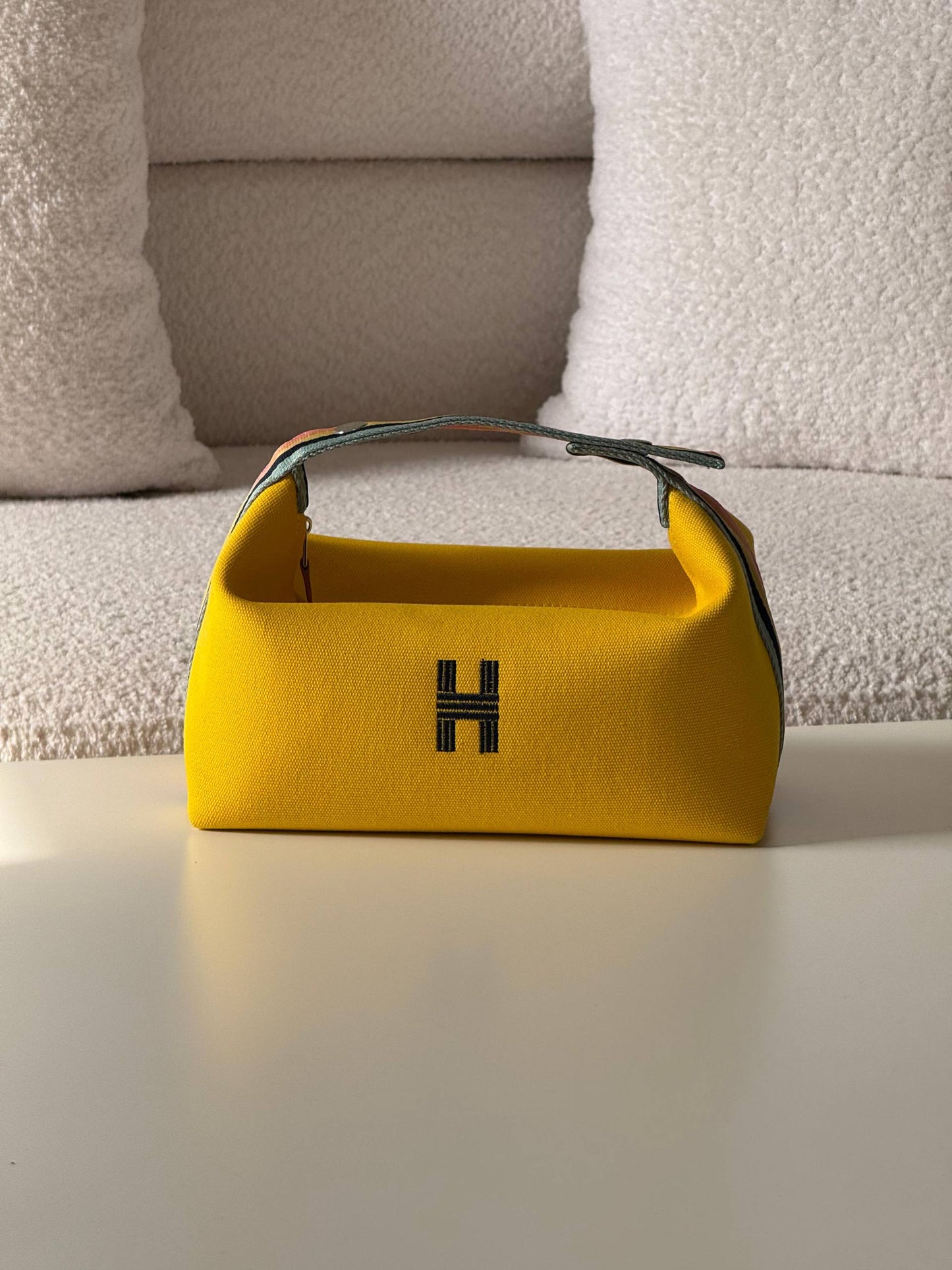 Hermes 24 and 21cm 💕master quality😍with box❤️
320 dhs🪙🌨️

Zain52
♥️♥️♥️