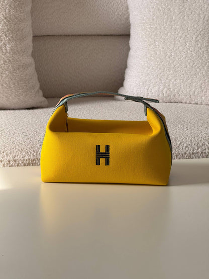 Hermes 24 and 21cm 💕master quality😍with box❤️
320 dhs🪙🌨️

Zain52
♥️♥️♥️
