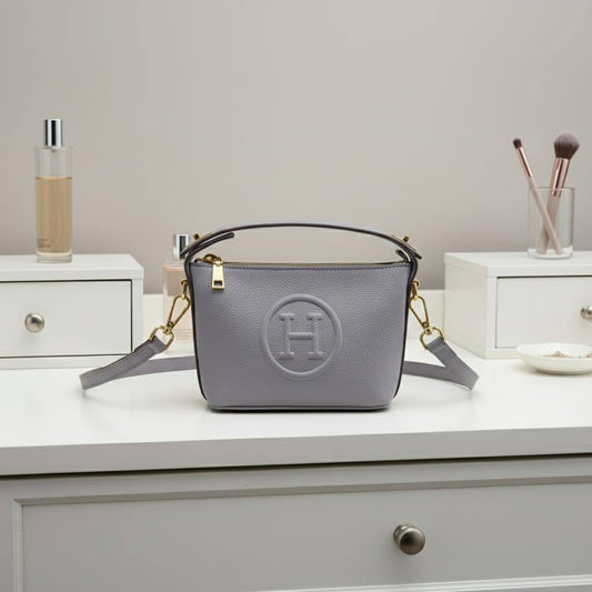 HERMES ᴛᴏᴘ ʜᴀɴᴅʟᴇ
ᴍᴀᴛᴛᴇ ʟᴇᴀᴛʜᴇʀ ᴍᴀᴛᴇʀɪᴀʟ
ɢᴏʟᴅ ʜᴀʀᴅᴡᴀʀᴇ
sɪᴢᴇ :17 x 8.5 x 12 cm

75 dhs❤️

Zain31
♥️♥️♥️