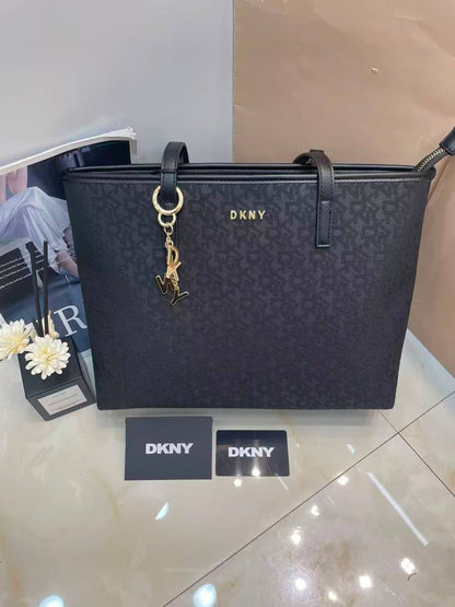 Dkny
120 dhs💓
good quality

Zain175
♥️♥️♥️
