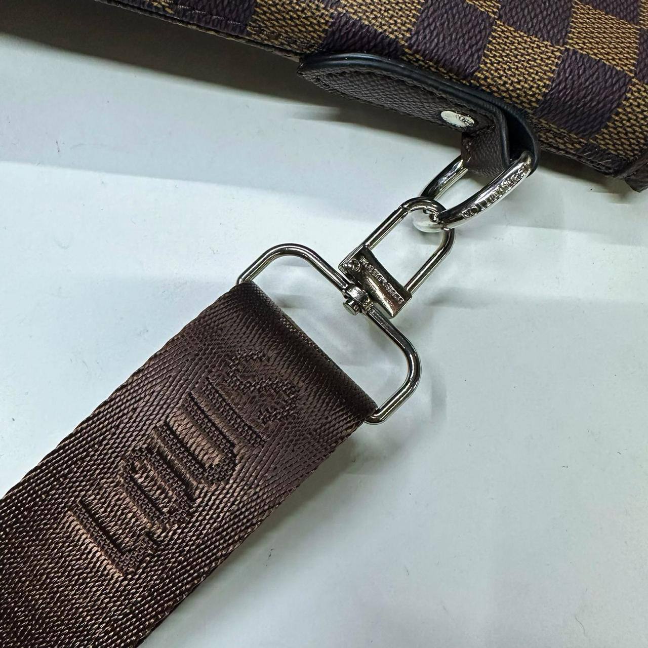 LV
 BRIEFCASE 
 GOOD QUALITY UNISEX
110 dhs✅
……(can be used as a computer bag )

Zain295
♥️♥️♥️