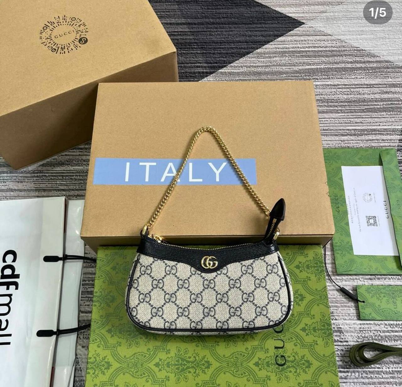 Gucci mini bag, 
good quality, 
comes with box, 🎁🎁🎁
size... 19* 11cm 
85 dhs✅

Zain12
♥️♥️♥️