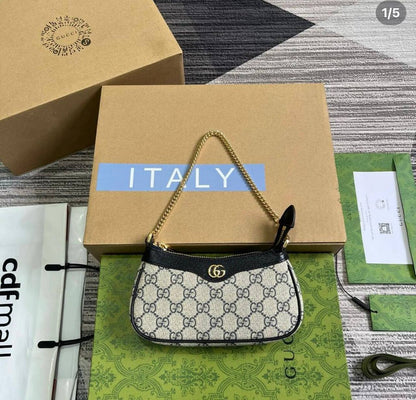 Gucci mini bag, 
good quality, 
comes with box, 🎁🎁🎁
size... 19* 11cm 
85 dhs✅

Zain12
♥️♥️♥️