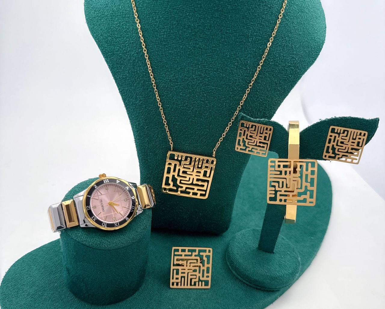 Accessories Set

With box 
🎁🎁🎁

90 dhs🪙💚

Zain45
♥️♥️♥️