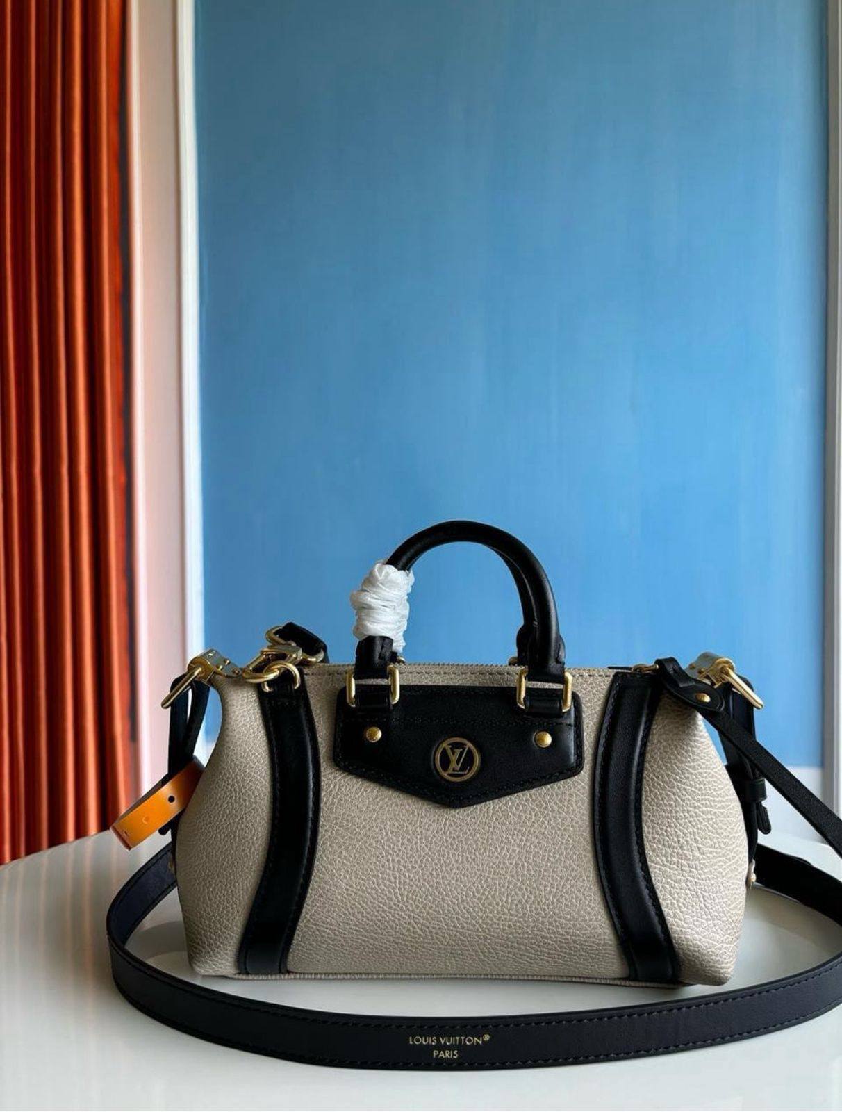 LV Master
       22Cm
250 dhs❣️

Zain131
♥️♥️♥️