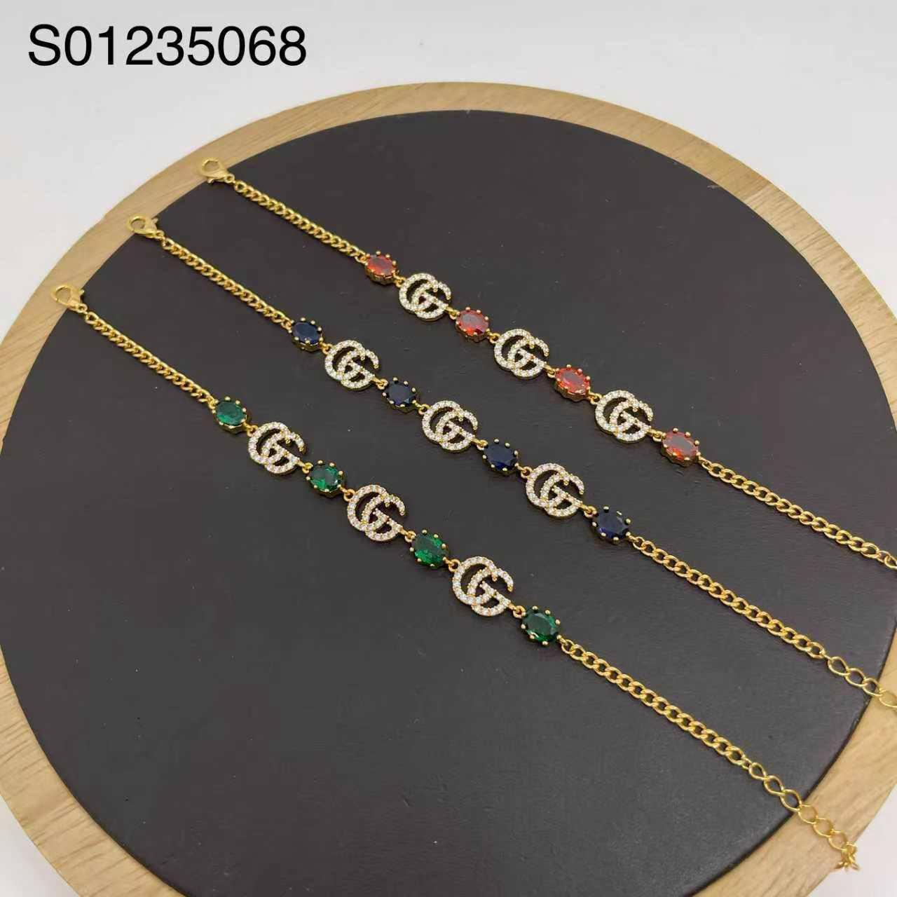 Bracelet 🌊*
Good quality 💯
With black boxes 🗃️ 
30 dhs🪙🌨️
With brand boxes 📦 
And paper bag 🛍️
35 dhs🪙🌨️

Zain216
♥️♥️♥️