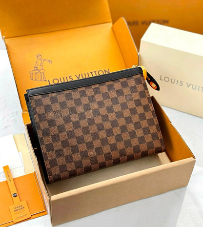 LOUIS VUITTON HAND BAG POUCH NEW CAME GOOD QUALITY WITH 
BOX 
95 dhs✅

Zain295
♥️♥️♥️