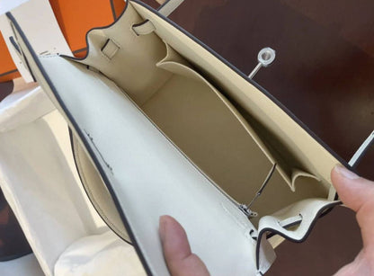 HERMES
 GOOD QUALITY
110 dhs✅

Zain39
♥️♥️♥️