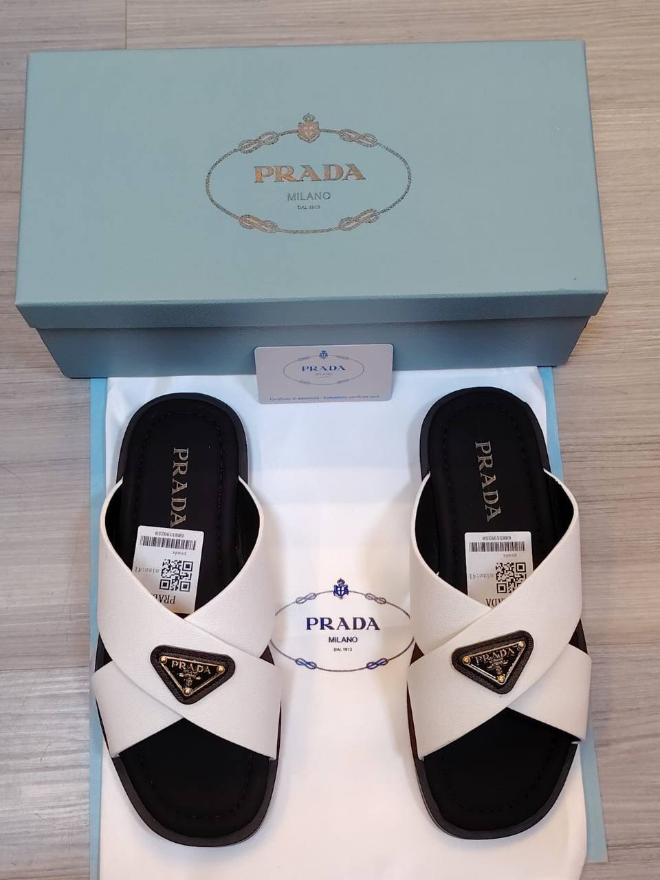 Prada Slipper, 
New Arrived 
Size 40To 45
110 dhs🪙🌨️

Zain120
♥️♥️♥️
