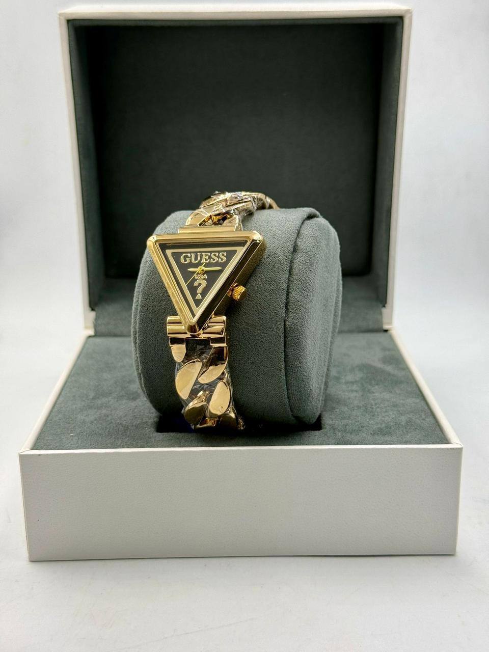 Guess ladies 
55 dhs❣️

Zain08
♥️♥️♥️